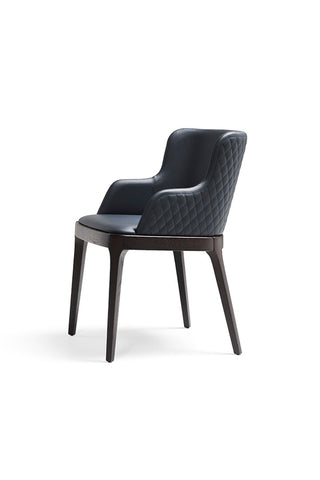 Magda Couture con brazos