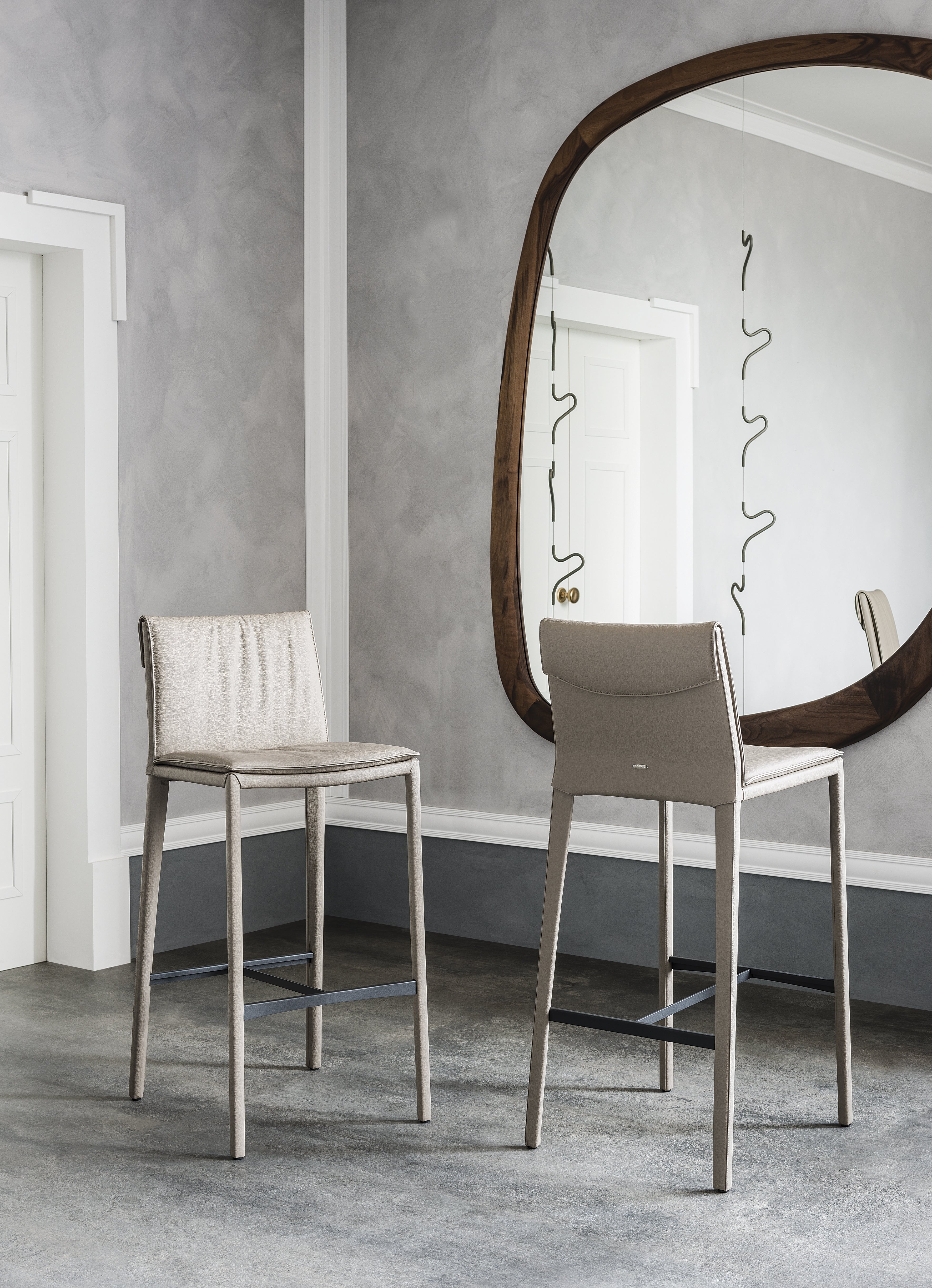 ISABEL_bancos_cattelan italia_contemporani